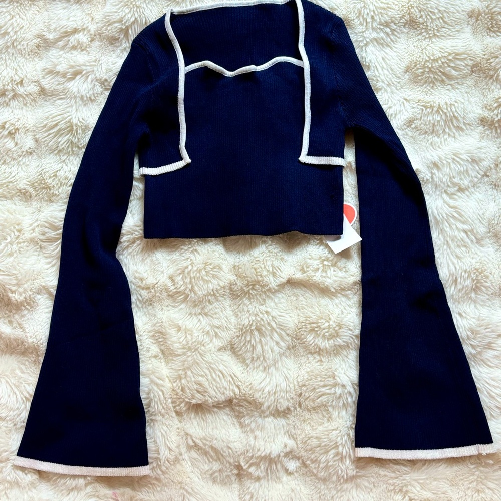SOLD Sweater bolero set 💙